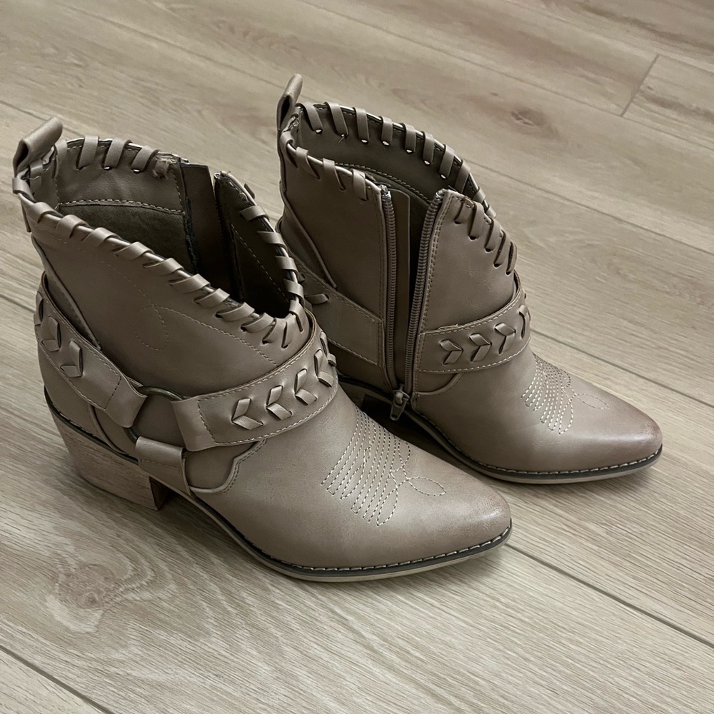 Altar’d State boots